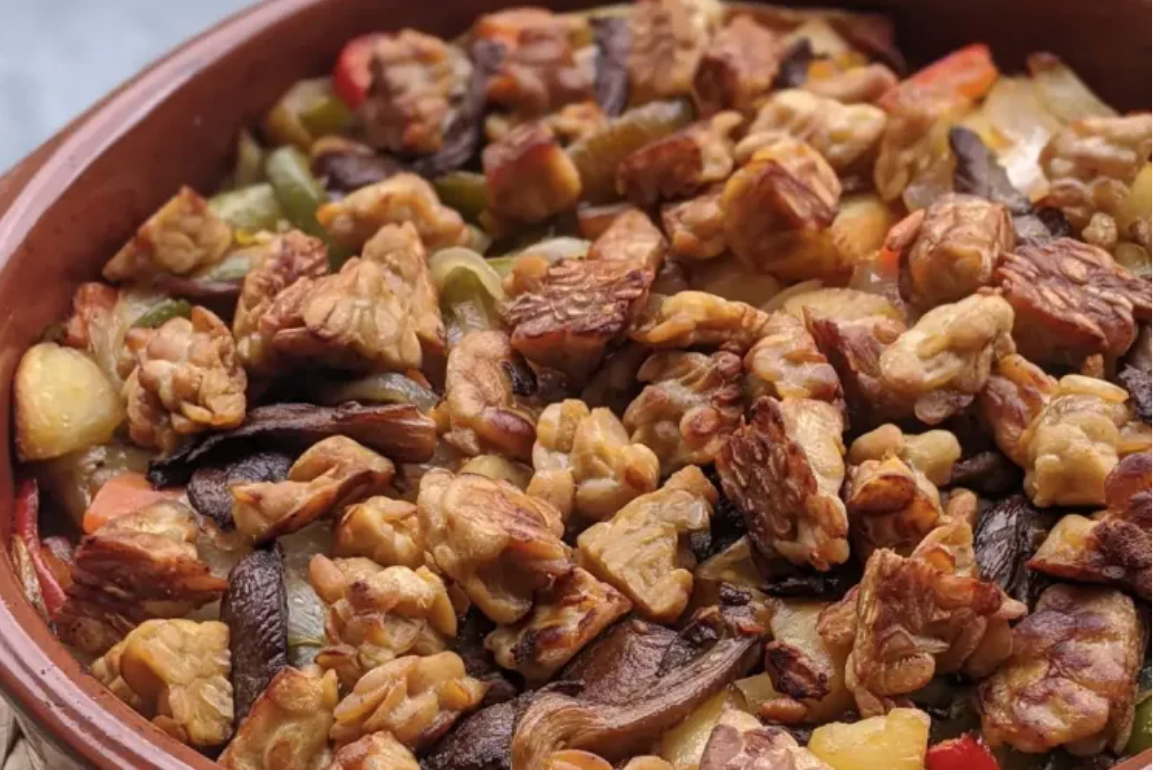 Cazuela de tempeh con setas